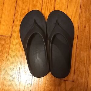 Oofos thong sandals